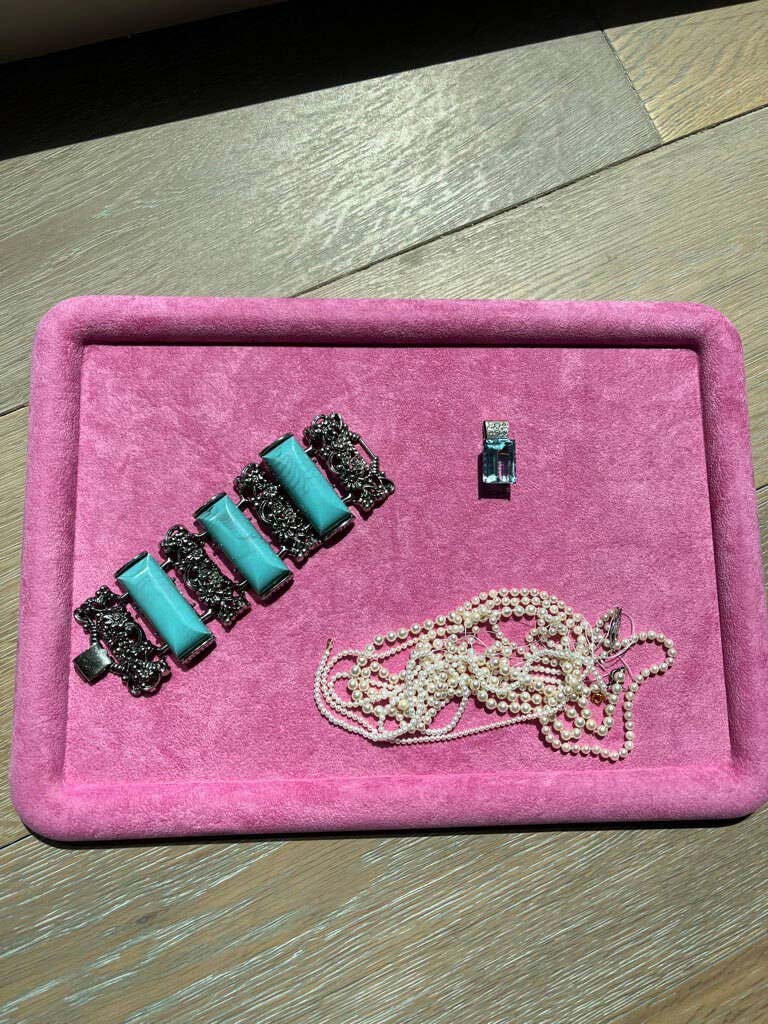 Leslie Moore jewelry collection