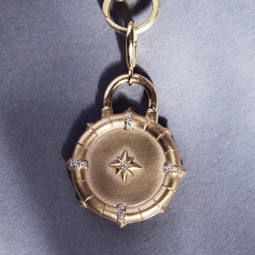large_finder_medallion_st