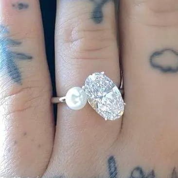 Ariana Grande engagement ring