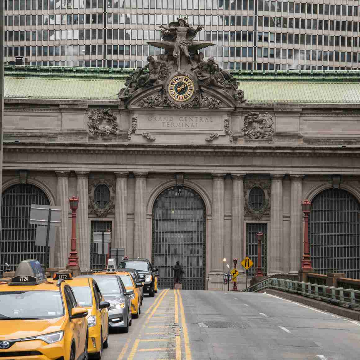 Grand Central Station with taxis lined up in front, forming a beautiful and cinematic background for a proposal.