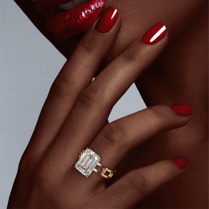 EMERALD CUT DIAMOND ENGAGEMENT RING WITH A CLASSIC 4 PRONG 8 LINKS SETTING IN 18K ROSE GOLD