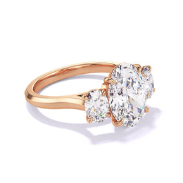 Angled view of the Oval Cut Diamond Engagement Ring with a Three Stone Three Phases Slim Setting in 18K rose gold.