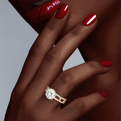 ROUND CUT DIAMOND ENGAGEMENT RING WITH A CLASSIC 4 PRONG 8 PAVE LINKS SETTING IN 18K YELLOW GOLD