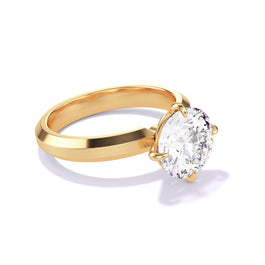 Angled view of the Round Cut Diamond Engagement Ring with a Compass 4 Prong Three Phases Setting in 18K yellow gold.