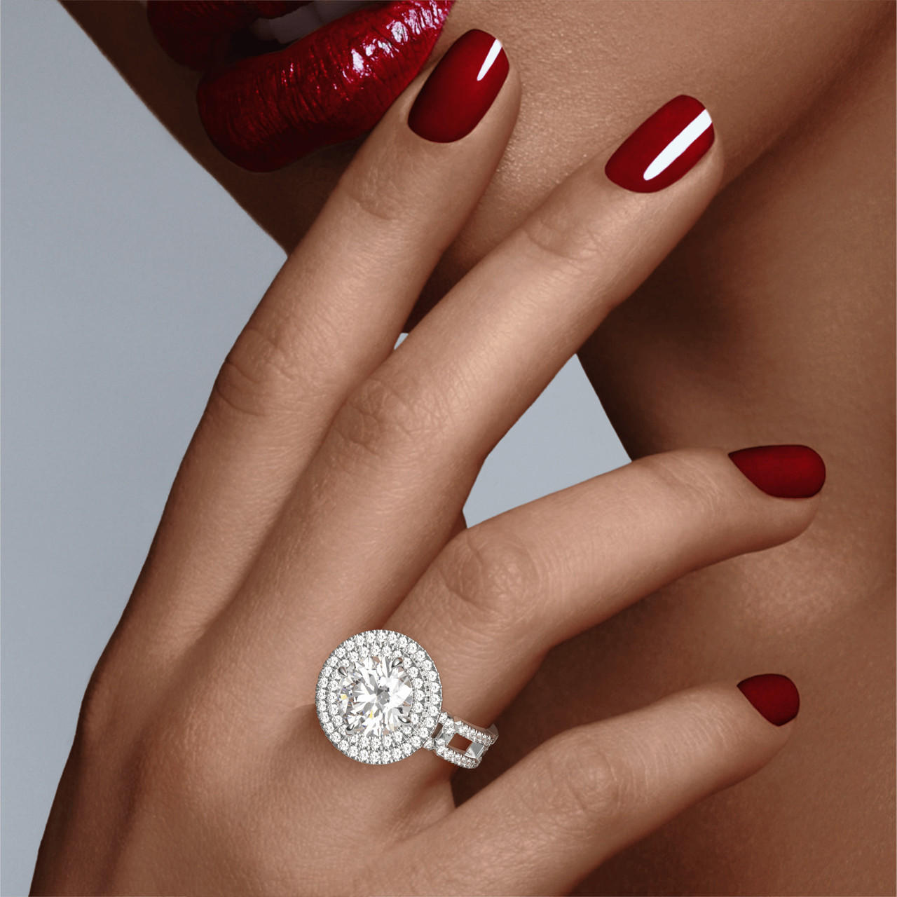 ROUND CUT DIAMOND ENGAGEMENT RING WITH A DOUBLE HALO 8 PAVE LINKS SETTING IN PLATINUM
