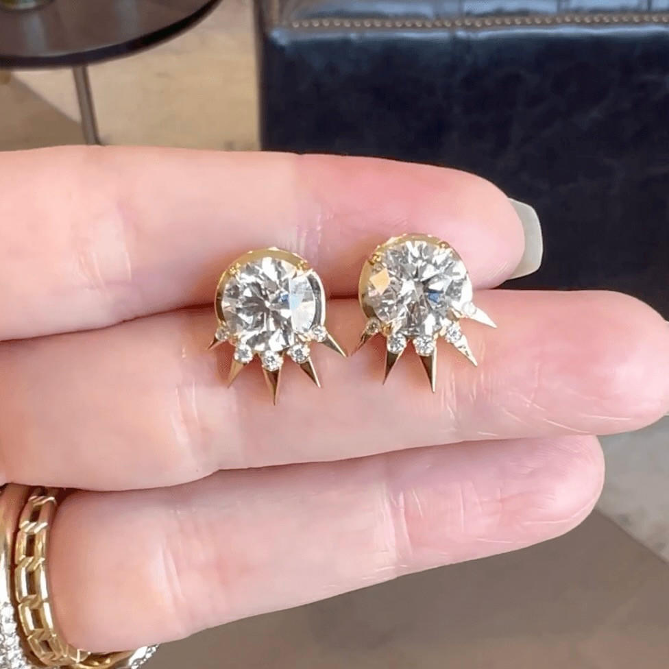 DIAMOND STUD EARRINGS WITH SPIKES