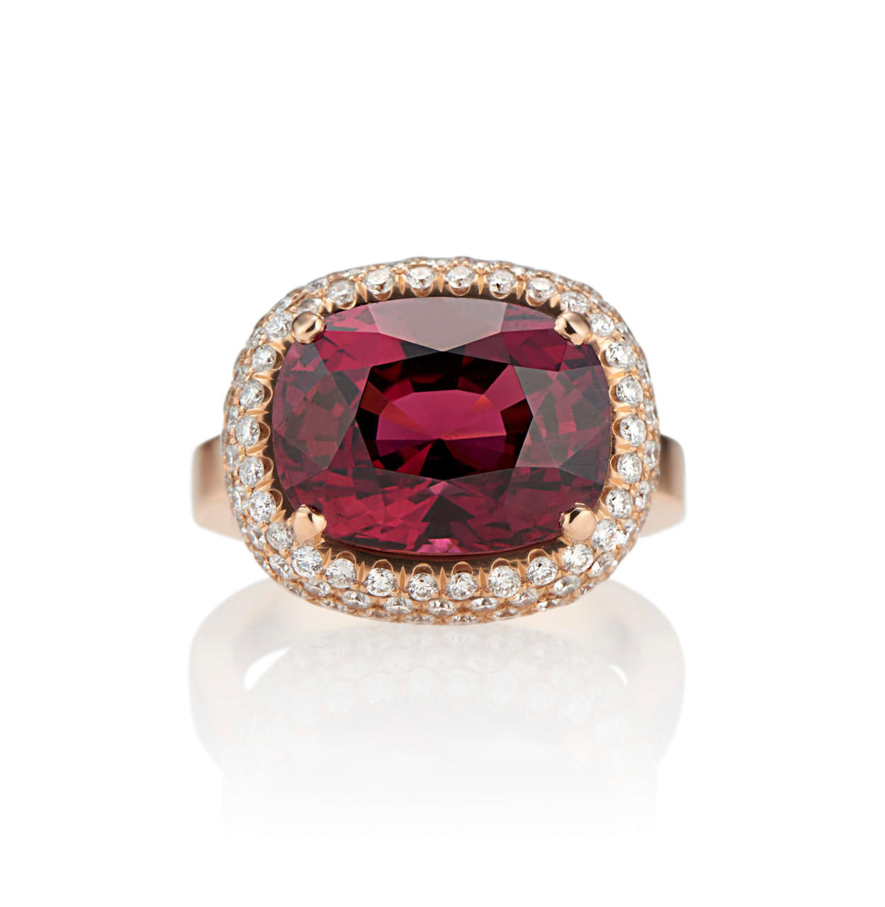 GARNET AND DIAMOND RING WITH PAVÉ BASKET