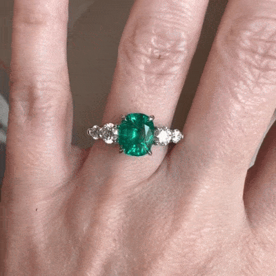 STONE EMERALD AND DIAMOND RING