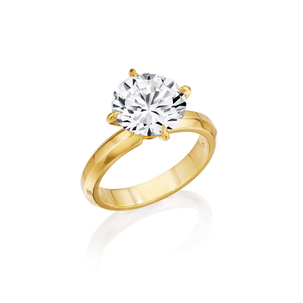 Round Diamond Engagement Ring in yellow gold