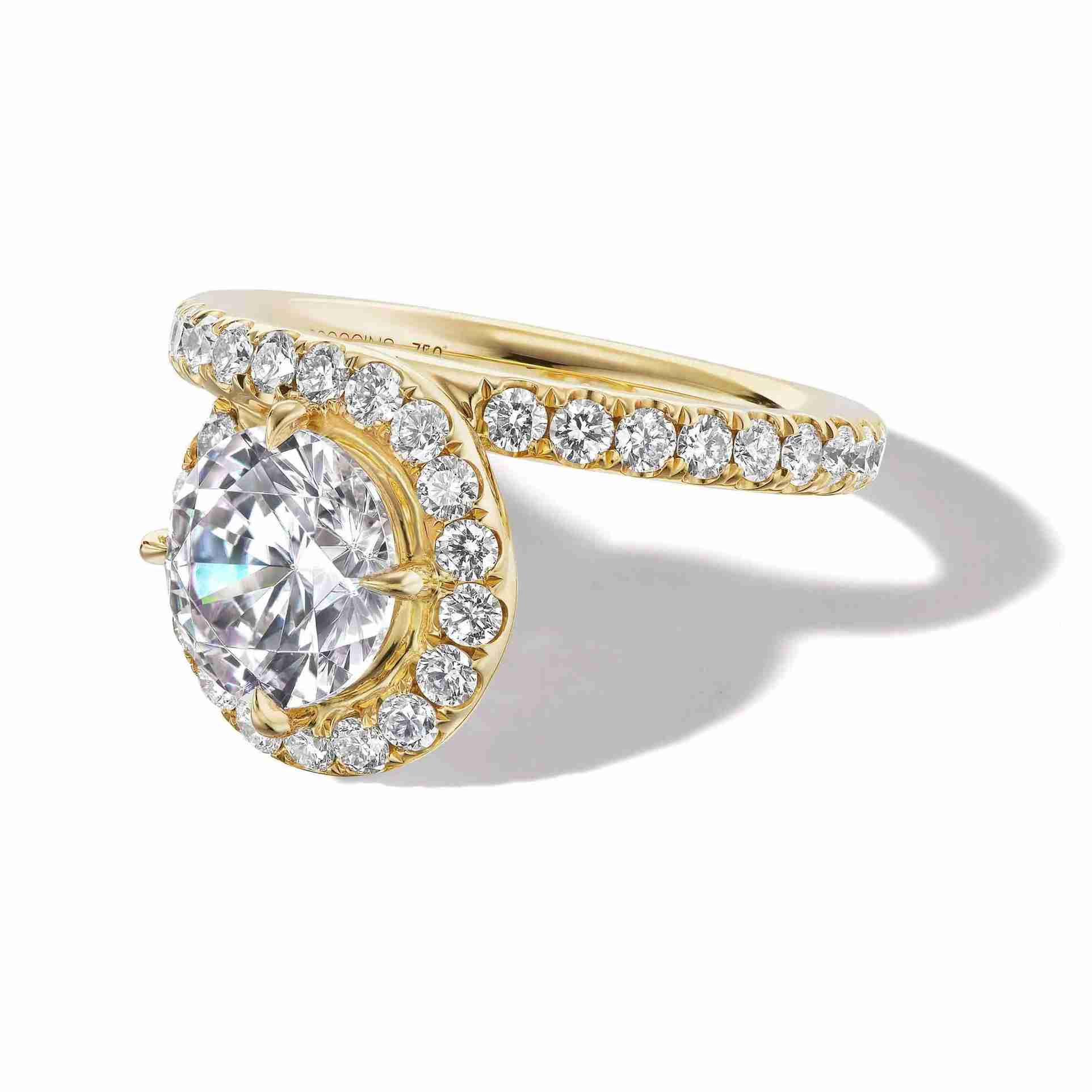 Round engagement ring