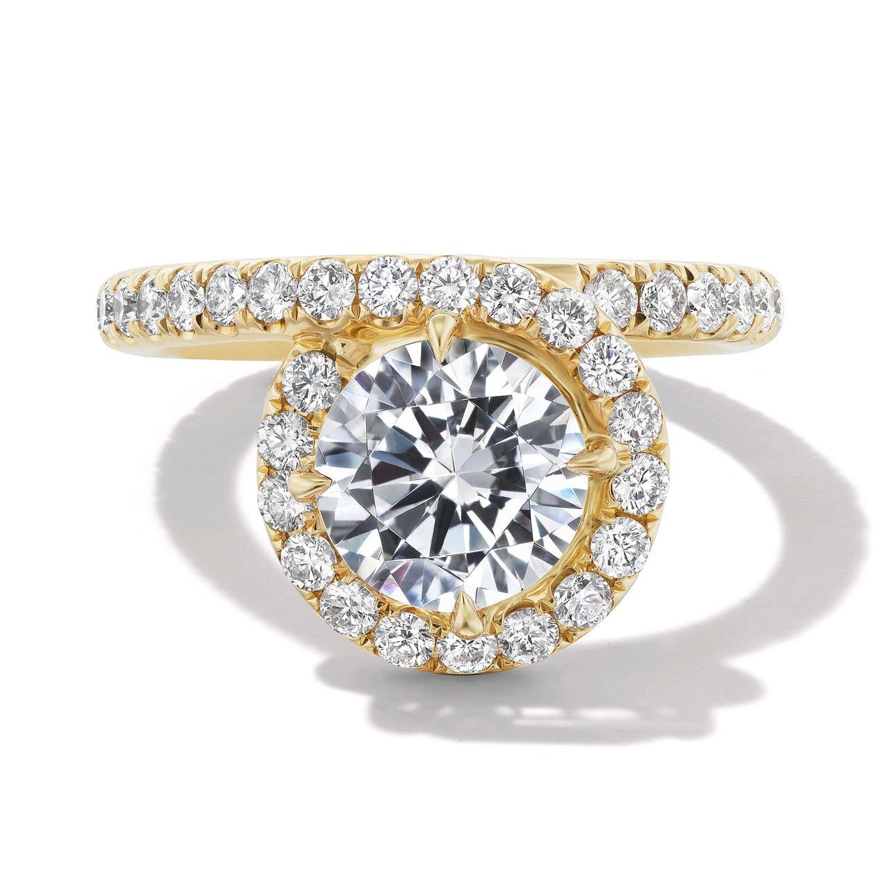 round engagement ring