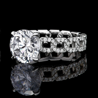 ROUND CUT DIAMOND ENGAGEMENT RING WITH A CLASSIC 4 PRONG 16 PAVE LINKS SETTING IN 18K YELLOW GOLD