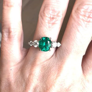 STONE EMERALD AND DIAMOND RING