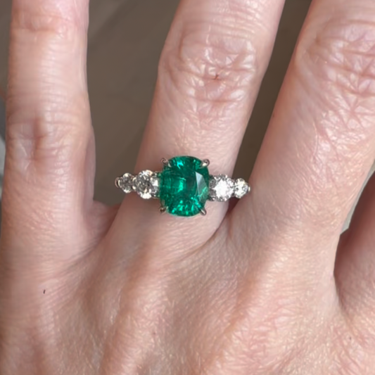 STONE EMERALD AND DIAMOND RING