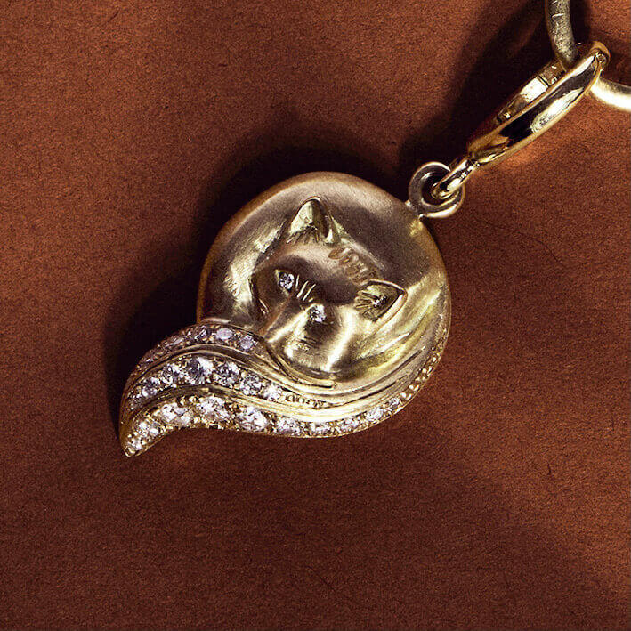 The FOX pave diamond pendant styled