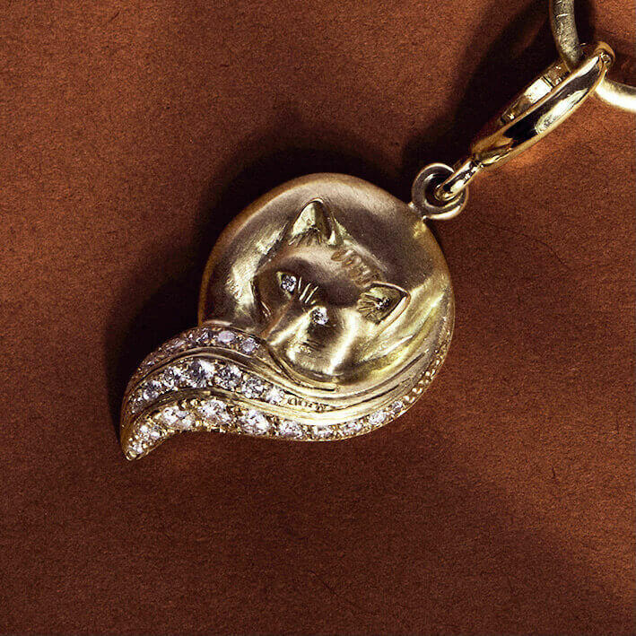 THE FOX PAVE DIAMOND PENDANT IN 18K YELLOW GOLD