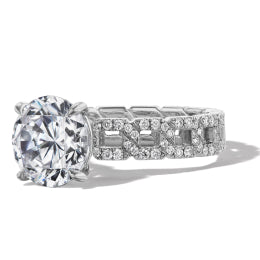 round_diamond_pave_links_band_in_platinum