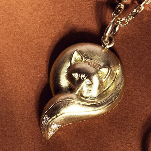 THE FOX DIAMOND AND GOLD PENDANT